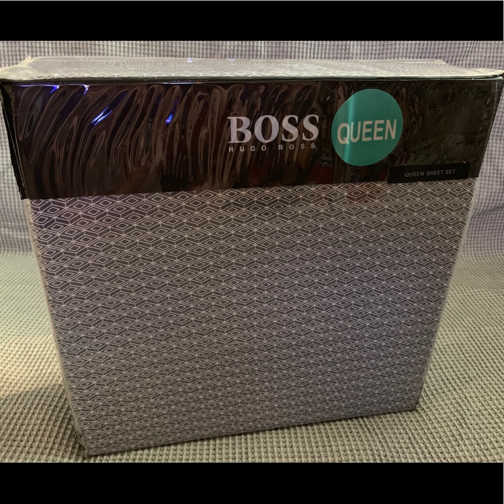 Hugo Boss Queen size sheet set